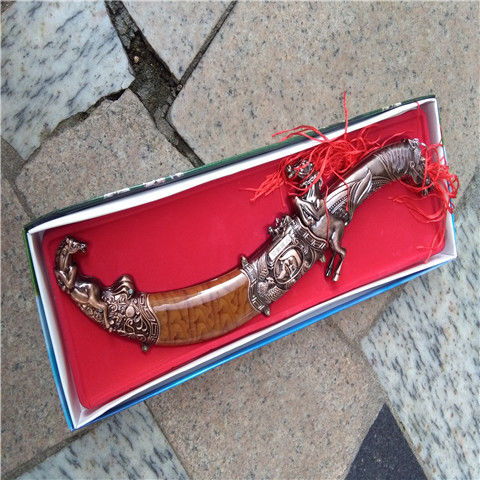 蒙古刀 草原文化的璀璨結(jié)晶——探秘馬頭彎刀工藝